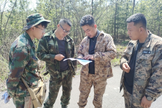 綜合調(diào)查設(shè)計(jì)處黨支部啟動(dòng)“森林資源可持續(xù)經(jīng)營(yíng)試點(diǎn)示范模式林建設(shè)”支部立項(xiàng)活動(dòng)（2）.jpg
