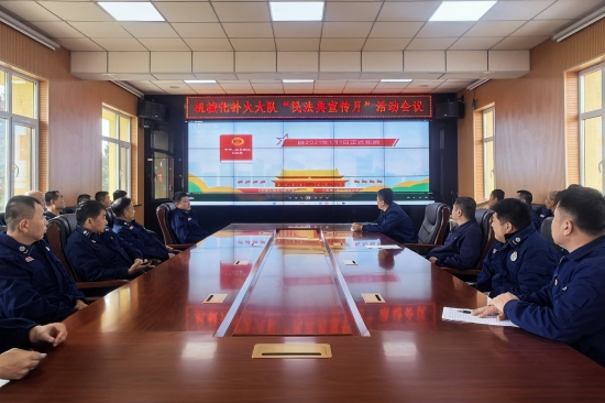 機(jī)械化撲火大隊(duì)開(kāi)展“民法典與生活同行”普法宣傳活動(dòng)（1）.jpg